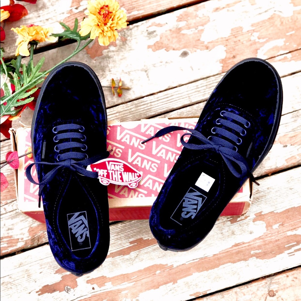 Just In NWT Vans Crushed Velvet Navy Black - Picture 2 of 8
